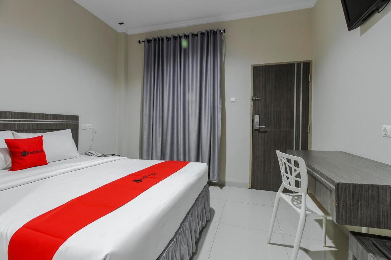 Reddoorz Plus Syariah @ Jalan Sriwijaya Medan Exteriör bild