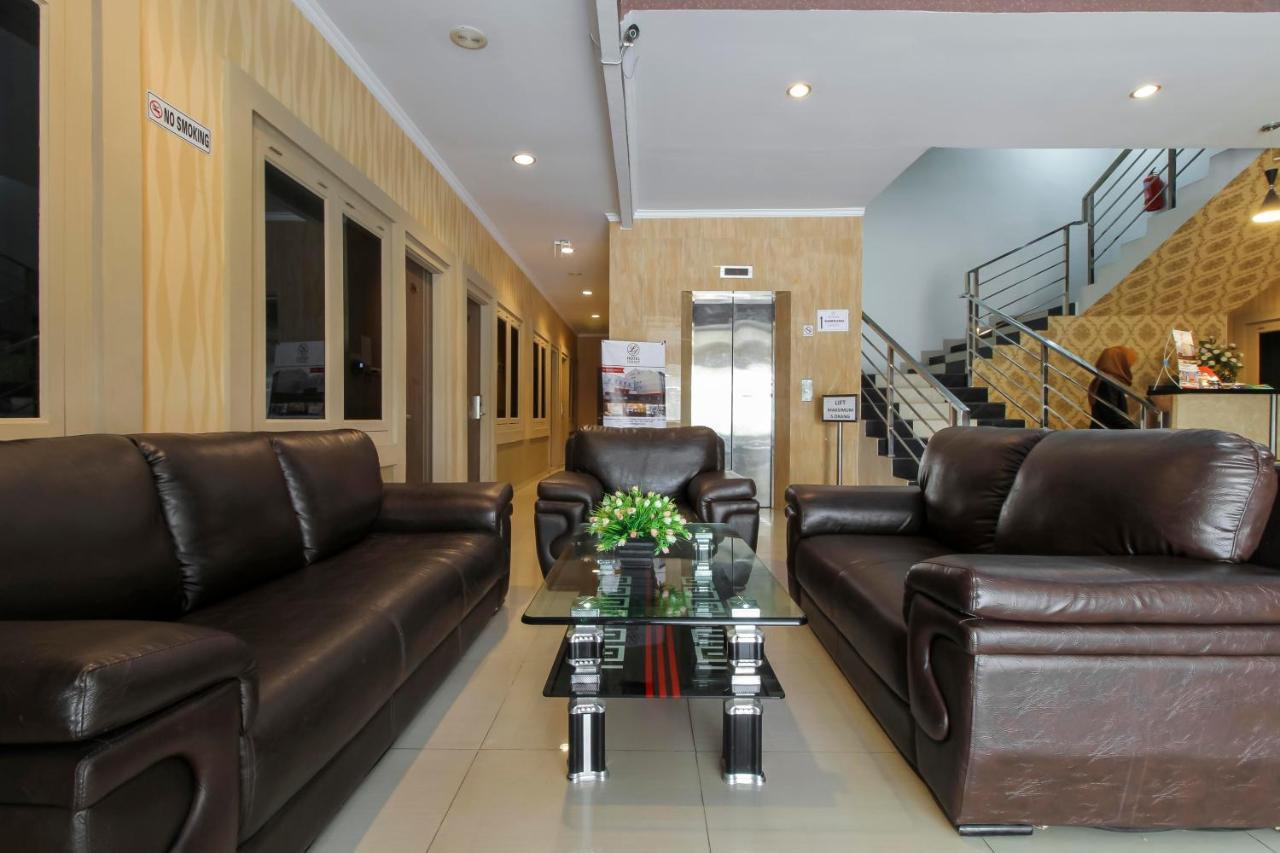 Reddoorz Plus Syariah @ Jalan Sriwijaya Medan Exteriör bild